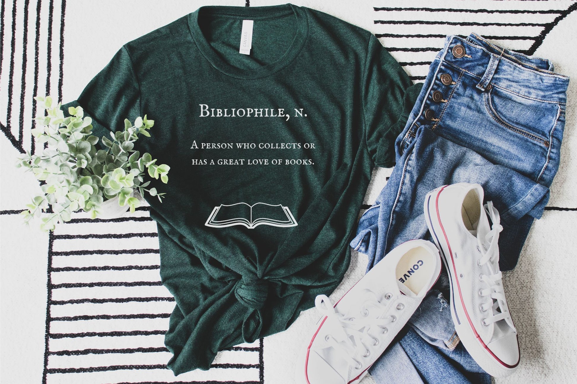 Emerald t-shirt with a bibliophile definition on it.