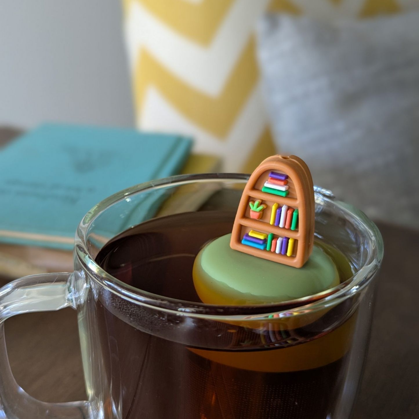 Floating Plant Bookshelf Tea Infuser